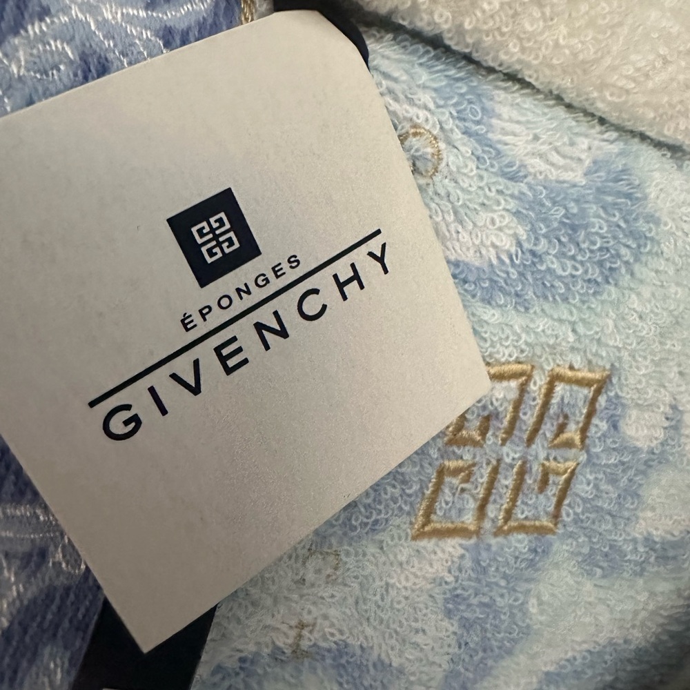 Givenchy Sky Blue and Cream Towel Set - Picture 2 of 2